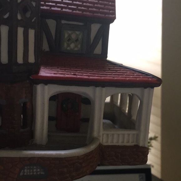 Miniature house size 8 by 8 by 5 inches - Picture 16 of 17